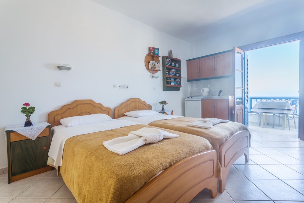 

Bologna - Foiníkion - Arhontiko Hotel
