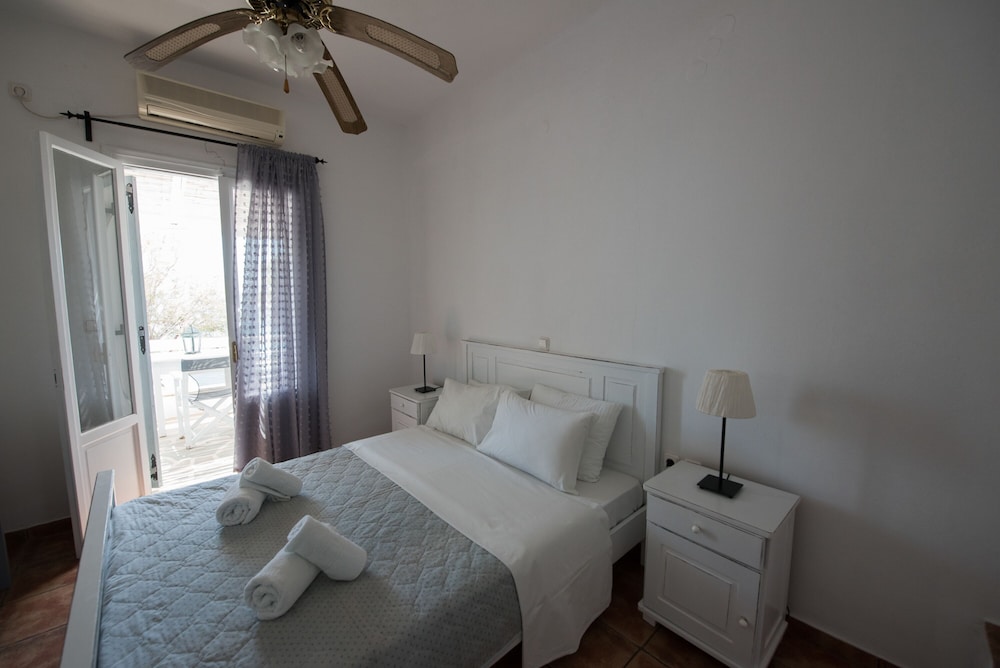 

Napoli - Antiparos - Ostria Studios & Apartments
