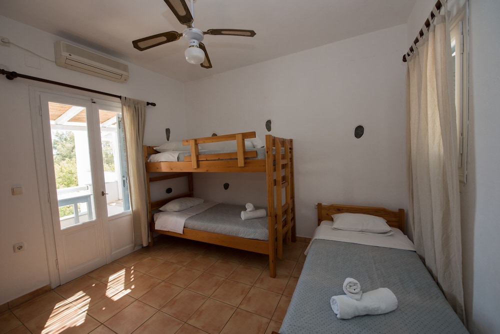

Milano - Pounda - Ostria Studios & Apartments