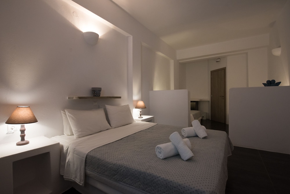 

Milano - Chrissi Akti - Ostria Studios & Apartments
