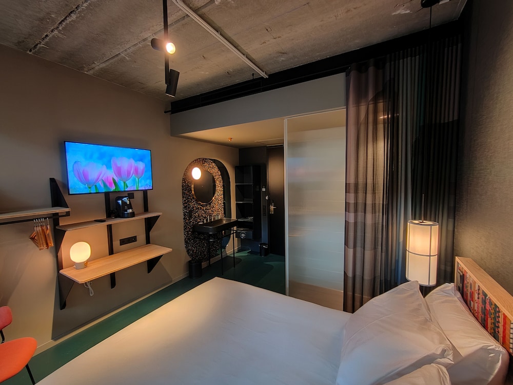 

Verona - Hoofddorp - The Florian Amsterdam Airport