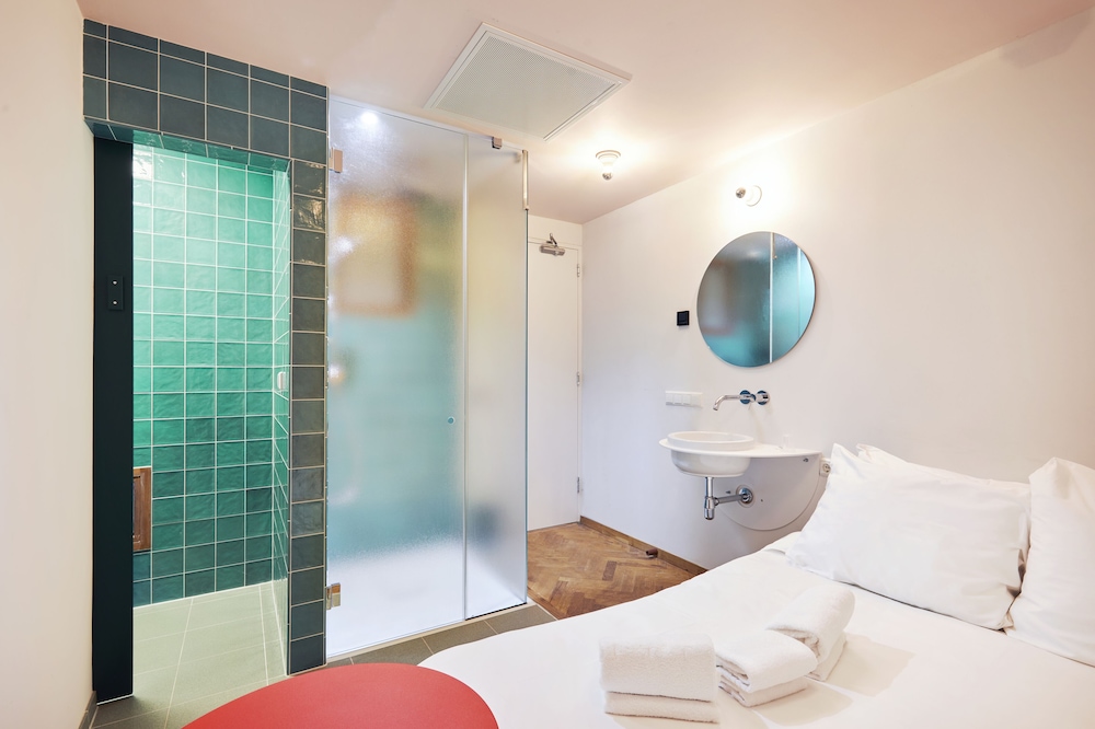 

Lamezia Terme - Rotterdam - Hotel Not Hotel Rotterdam