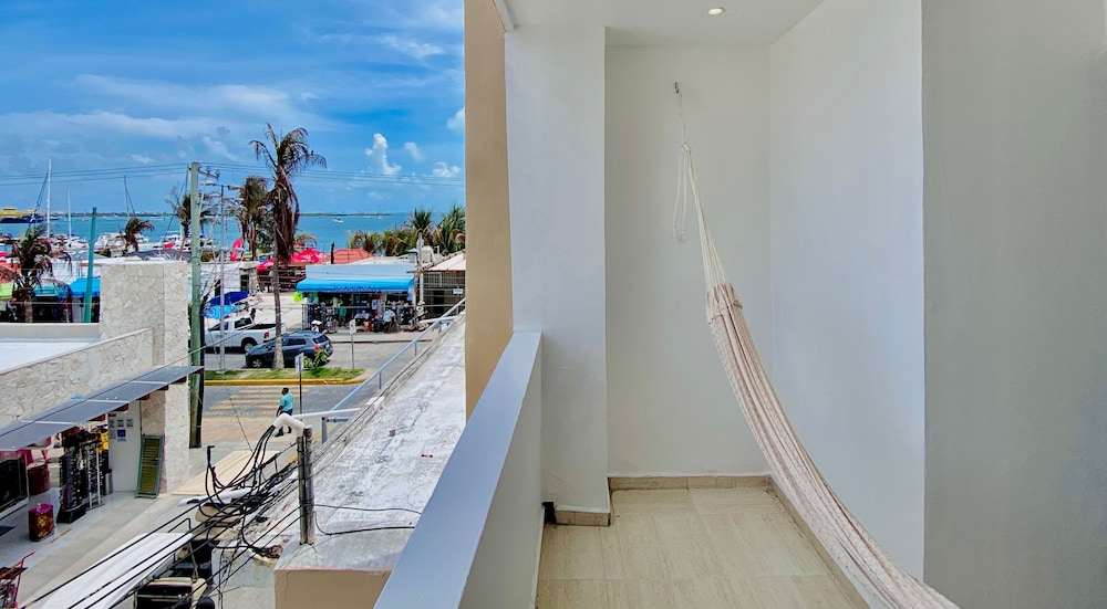 

Bari - Isla Mujeres - Casa María