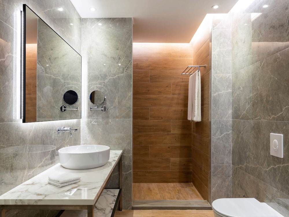 

Roma - Plazhi San Pietro - Movenpick Hotel Lalez Durres