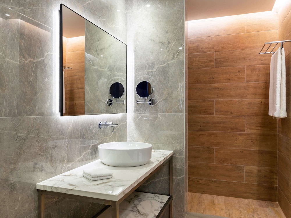 

Torino - Plazhi San Pietro - Movenpick Hotel Lalez Durres