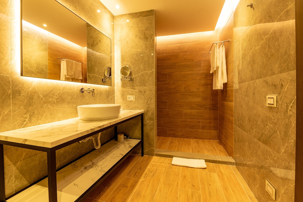 

Milano - Plazhi San Pietro - Movenpick Hotel Lalez Durres