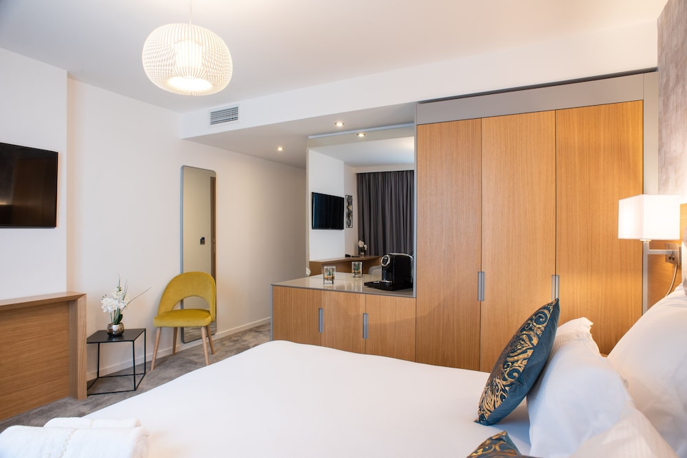 

Ancona - Paris Orly - Brit Hotel Paris Orly Rungis