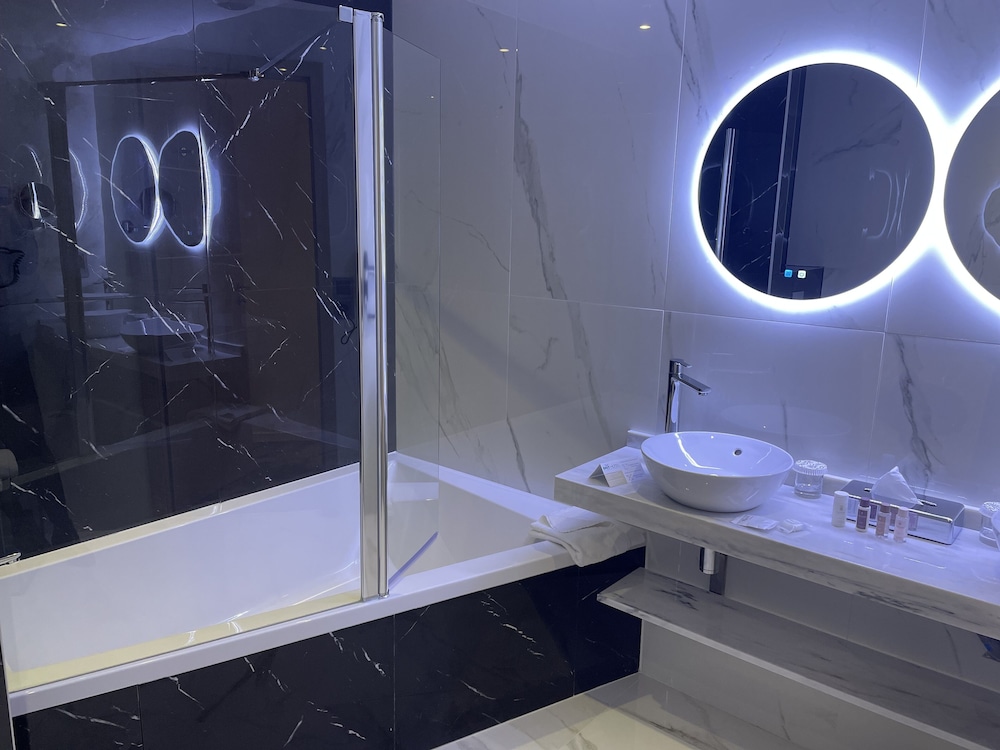 

Catania - Paris Orly - Brit Hotel Paris Orly Rungis