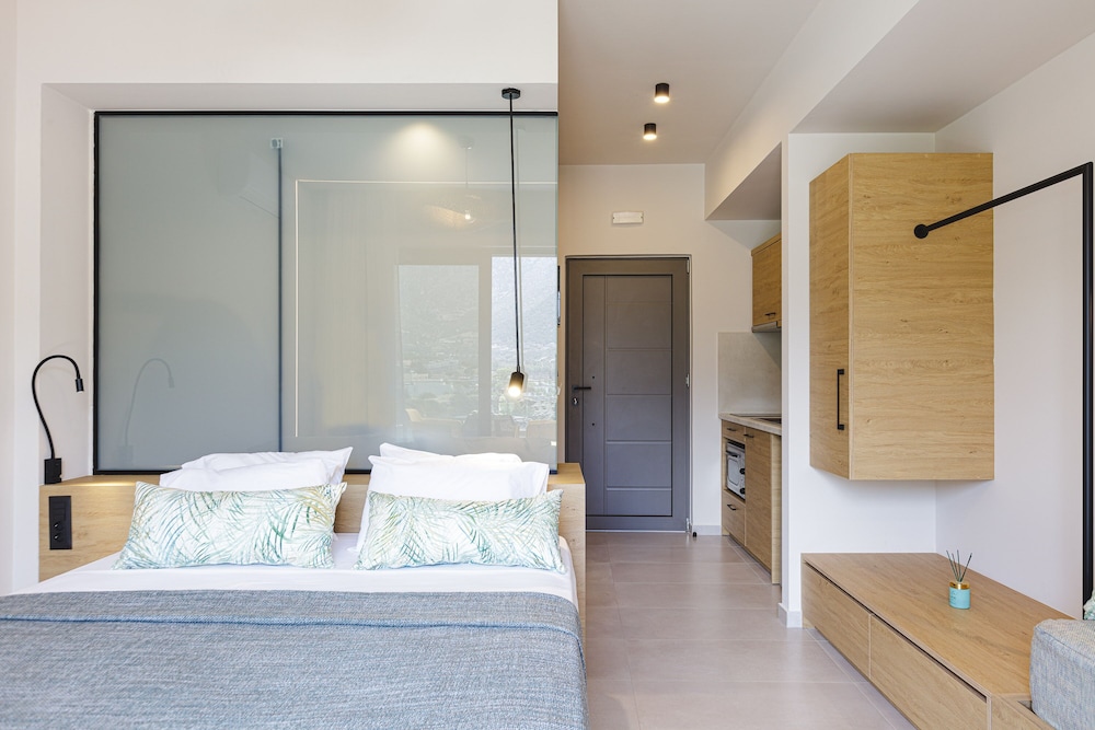 

Bari - Mylopotamos - Mira Mare Luxury Residence