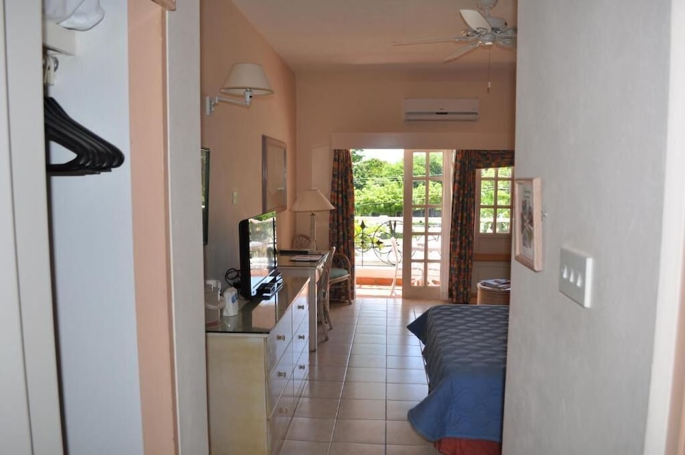 

Roma - Barbados-Christchurch - Hotel PomMarine