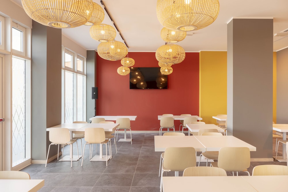 

Bari - Acilia - B&B Hotel Roma Fiumicino Aeroporto Fiera 2
