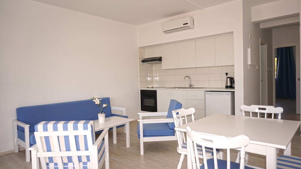 

Napoli - Ayia Napa - Liquid Hotel Apartments
