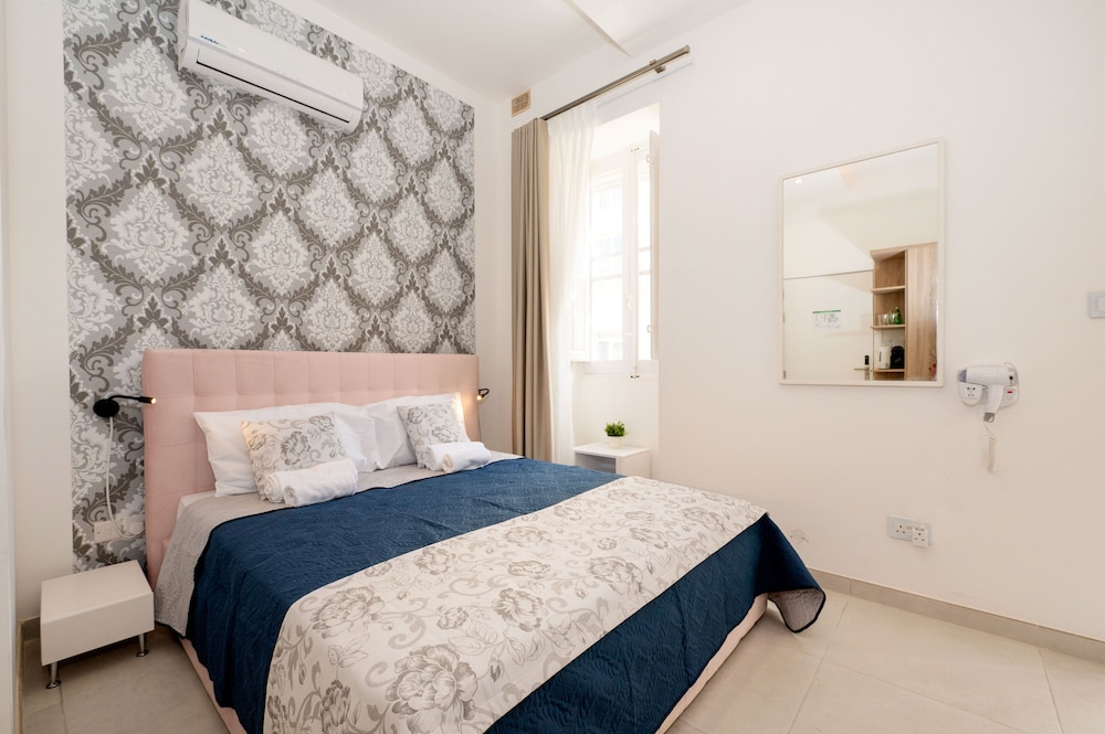 

Trieste - La Valletta - Vela Blu Boutique Suites