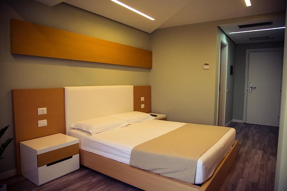 

Roma - Valona - Hotel Bologna