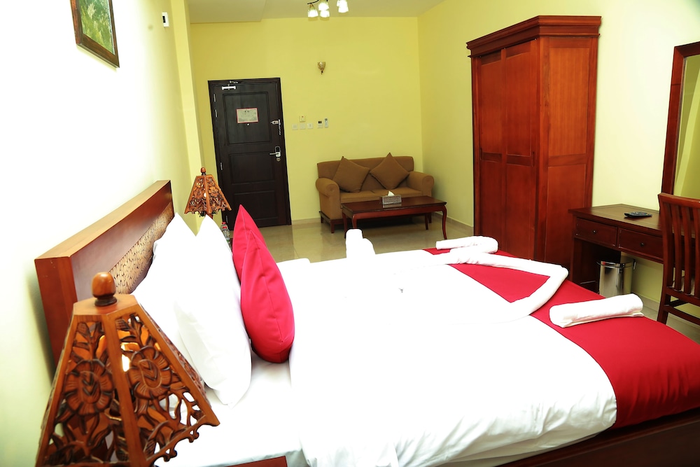 

Roma - Muscat - Royal Hotel