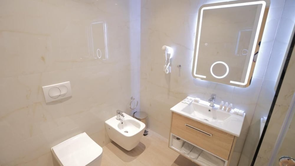 

Bari - Tirana - Granda Hotel