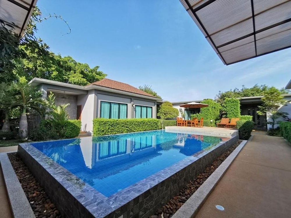 

Bologna - Wichit - BaanMee Phuket SHA Plus