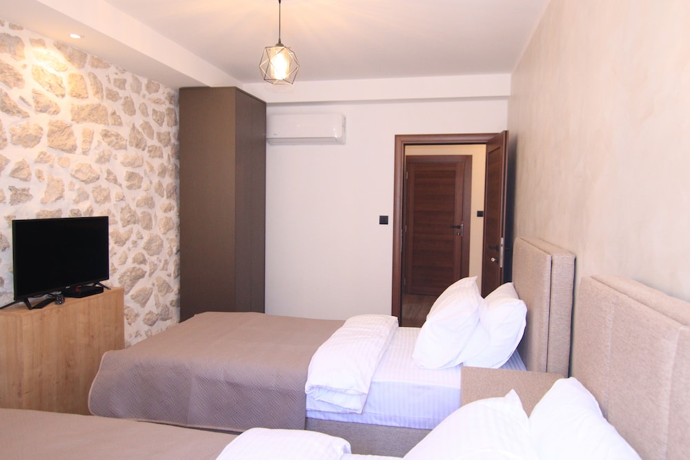 

Bologna - Cetinje - Apart hotel Fantasia