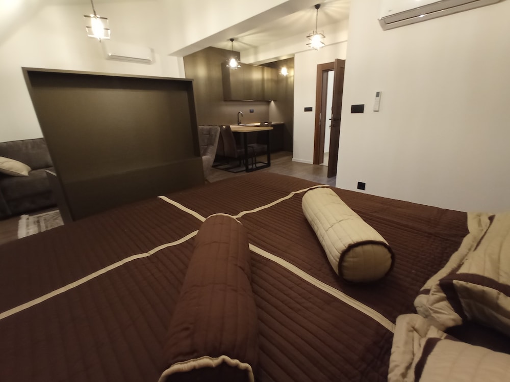 

Napoli - Cetinje - Apart hotel Fantasia