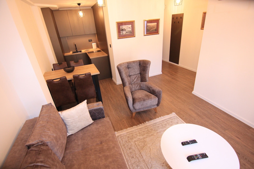 

Bologna - Cetinje - Apart hotel Fantasia