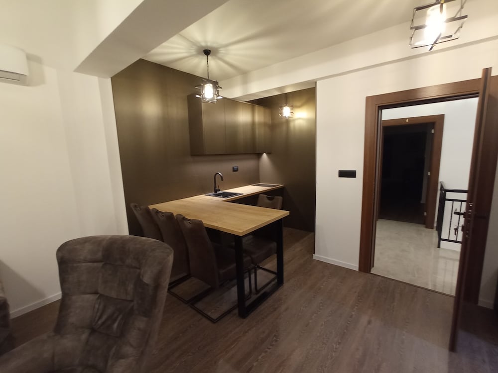 

Milano - Cetinje - Apart hotel Fantasia