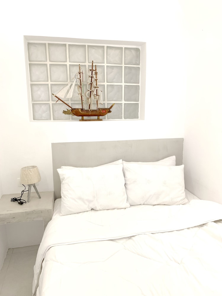 

Bari - Santorini, Isole Greche - Poli Cave House - Fira Santorini
