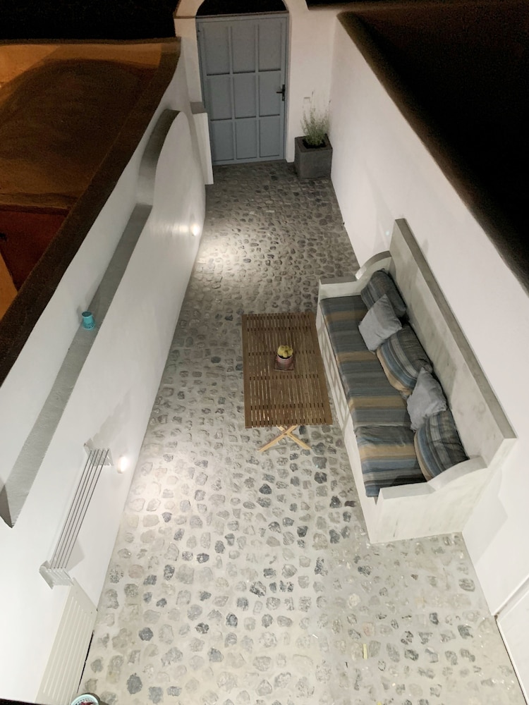 

Reggio Calabria - Santorini, Isole Greche - Poli Cave House - Fira Santorini