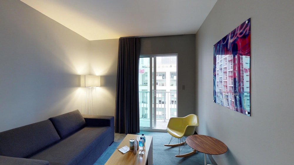

Bari - Key Biscayne - Aloft Miami Brickell