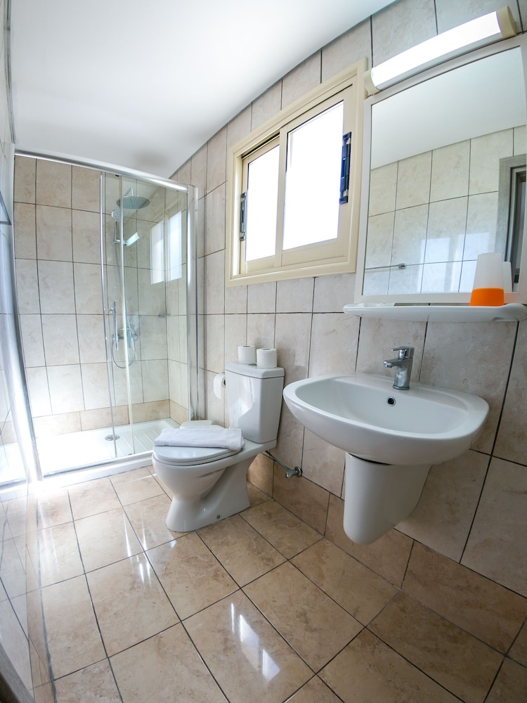 

Torino - Paphos - Crystallo Apartments