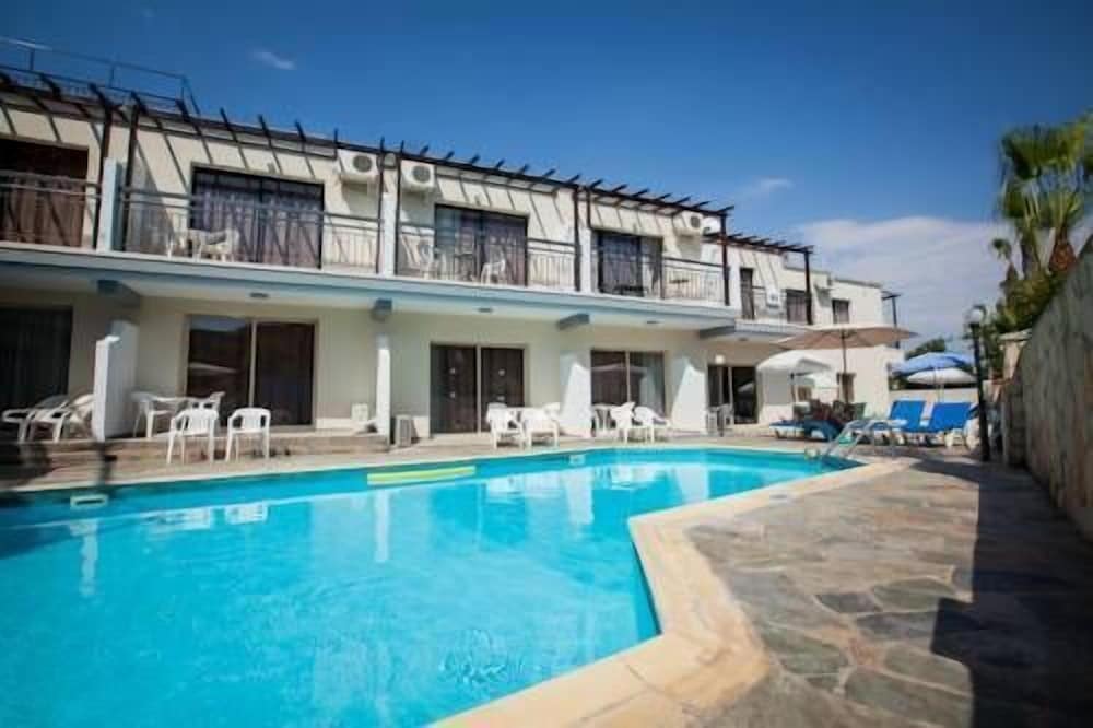 

Bologna - Paphos - Crystallo Apartments