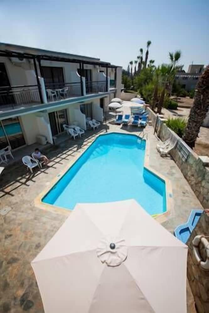 

Roma - Kissonerga - Crystallo Apartments