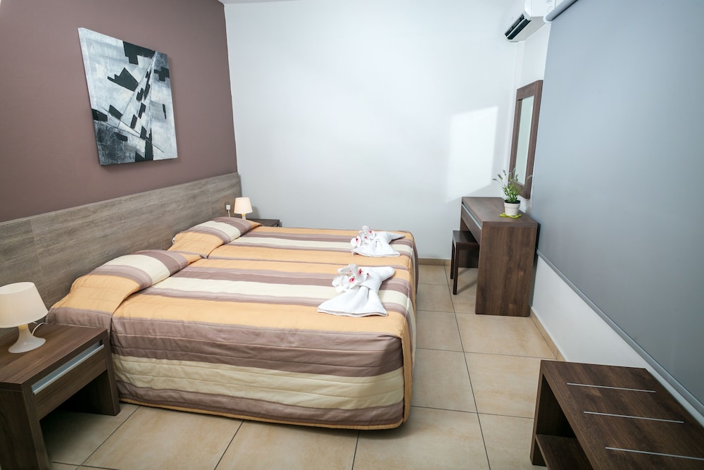 

Milano - Kissonerga - Crystallo Apartments