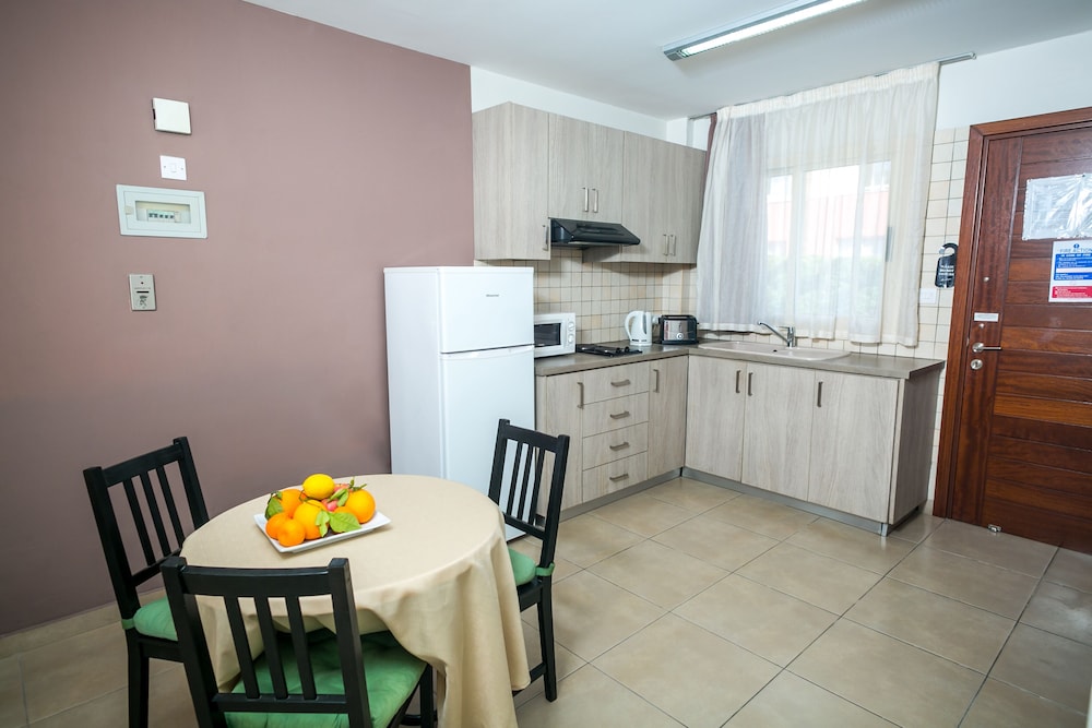 

Napoli - Kissonerga - Crystallo Apartments