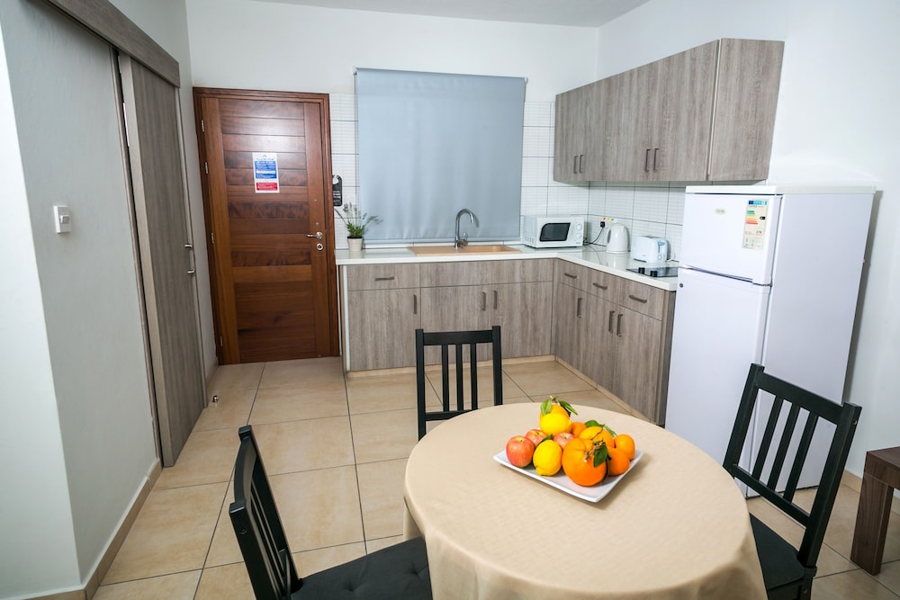 

Napoli - Paphos - Crystallo Apartments