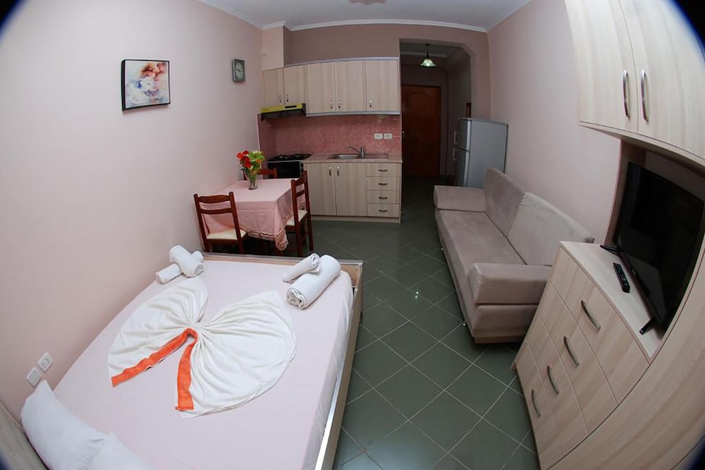 

Roma - Sarandë - Hotel Vila Alvin & Apartments