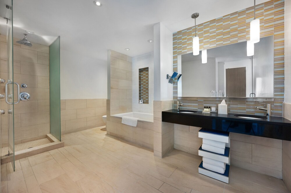 

Torino - Long Island City - Ink 48 Hotel