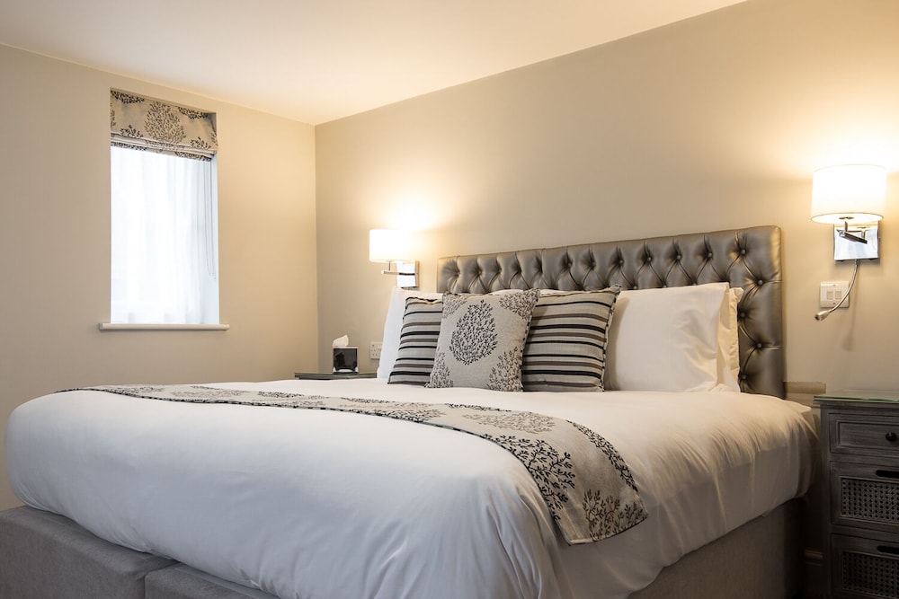 

Venezia - Londra, Aeroporto di London Gatwick - The Maple Manor Hotel