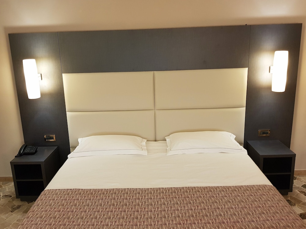 

Roma - Ferrara - Astra Hotel