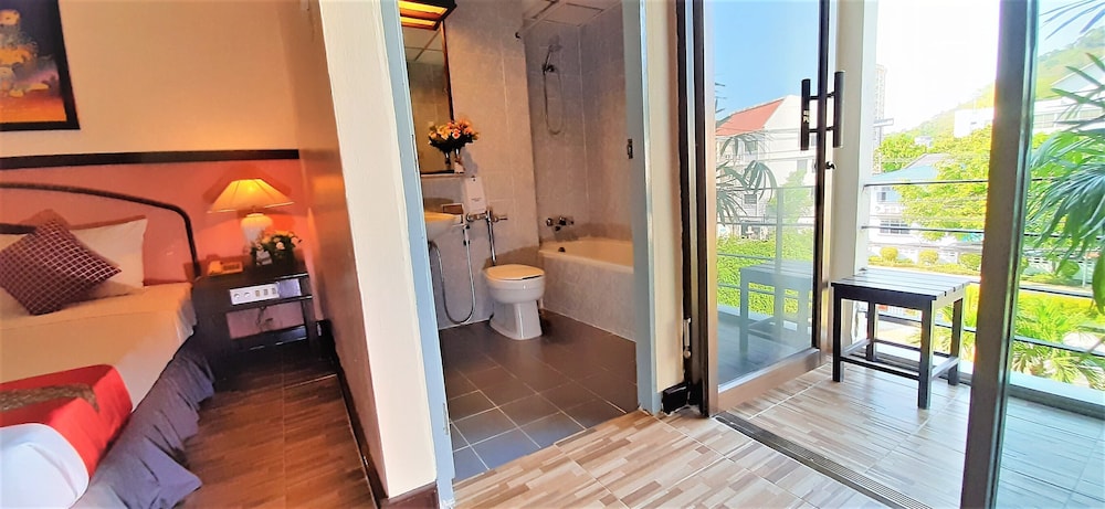 

Milano - Phuket Town - Lamoon Resotel