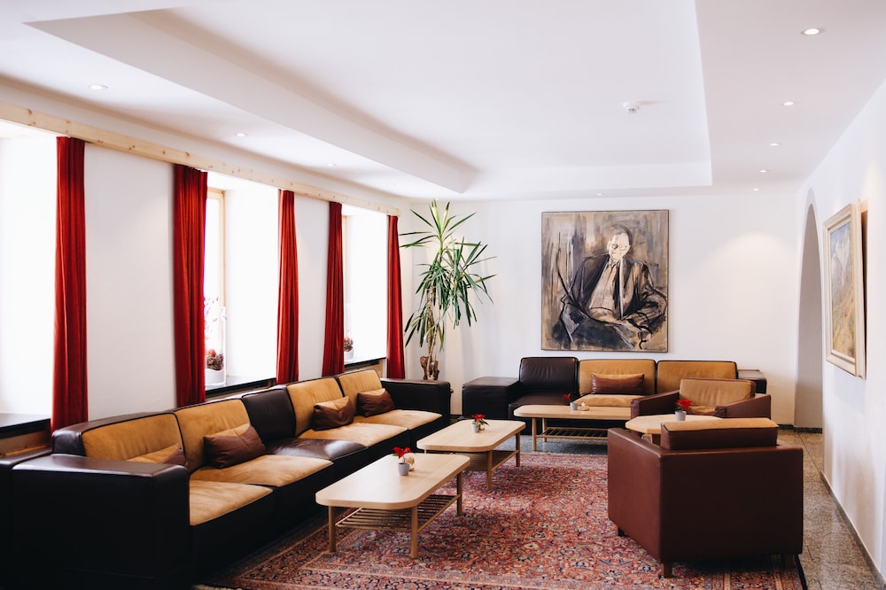 

Napoli - Bivio - Hotel Grischuna