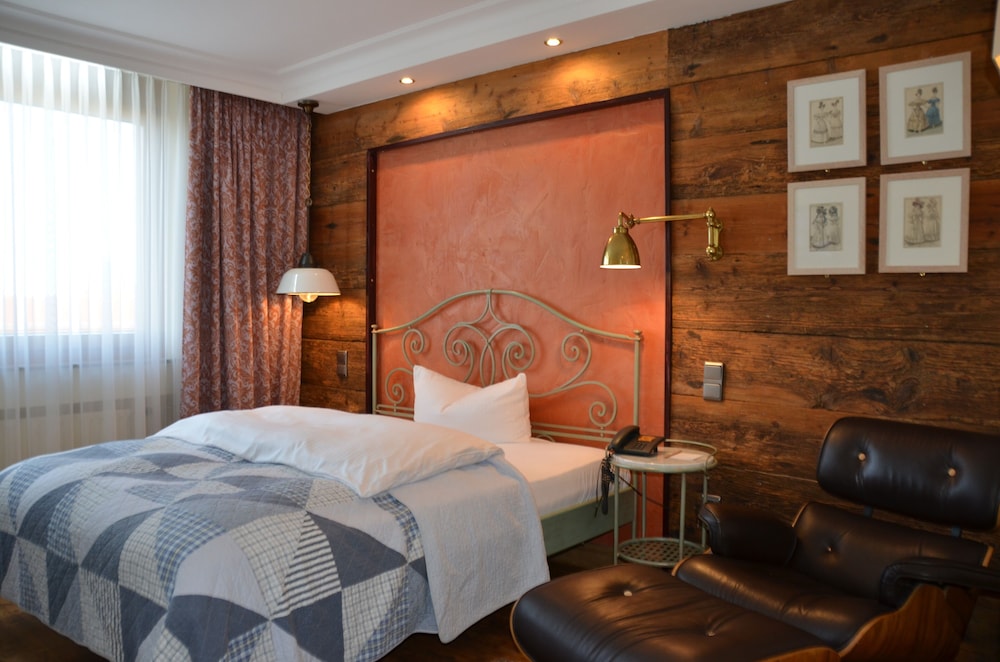 

Torino - Aystetten - Ringhotel Alpenhof - Patchworkhotel