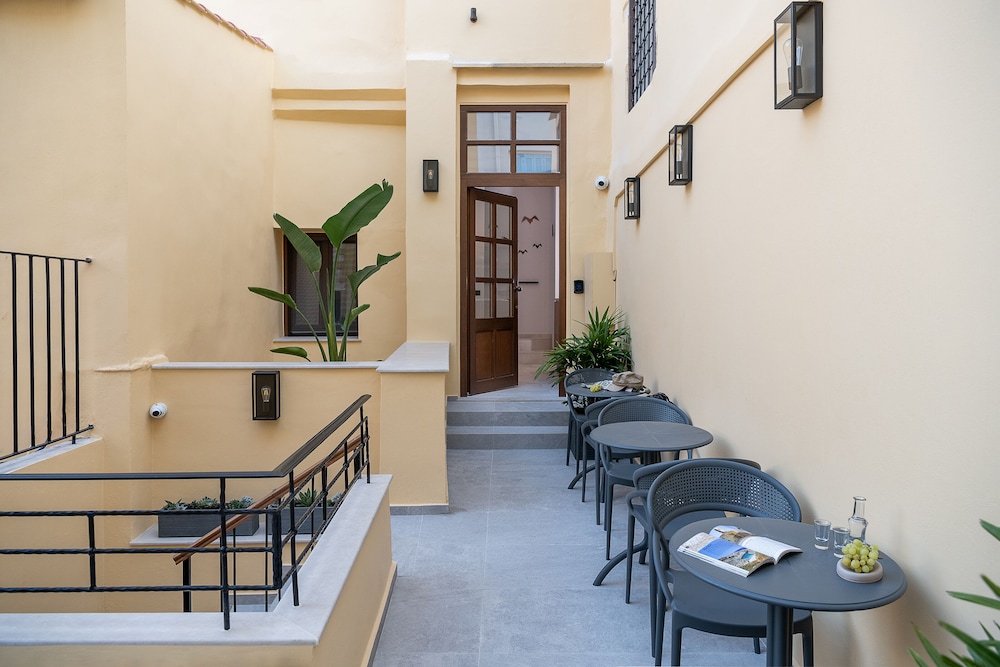 

Roma - Creta Ovest - Chania, Grecia - Camere Maritima