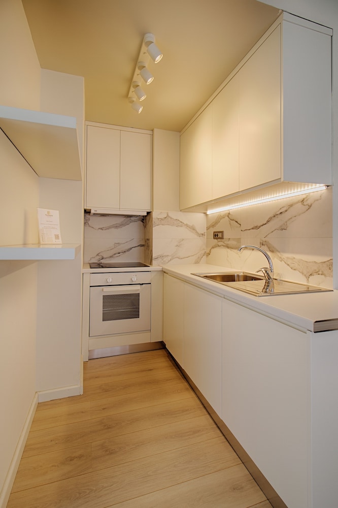 

Lamezia Terme - Tirana - The Rooms Apartments Tirana