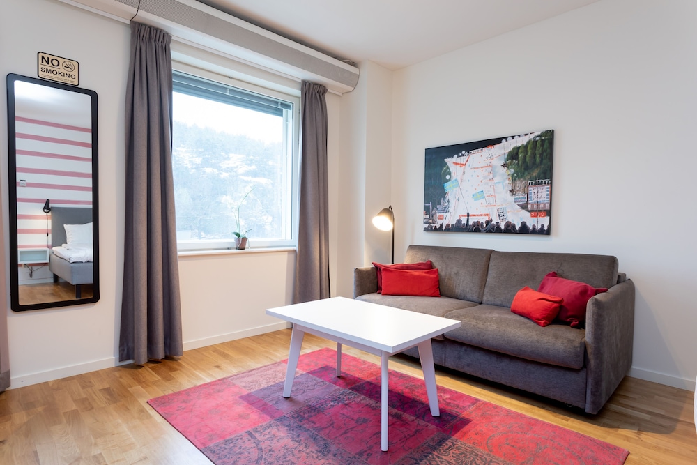 

Napoli - Solna - ApartDirect Hammarby Sjöstad