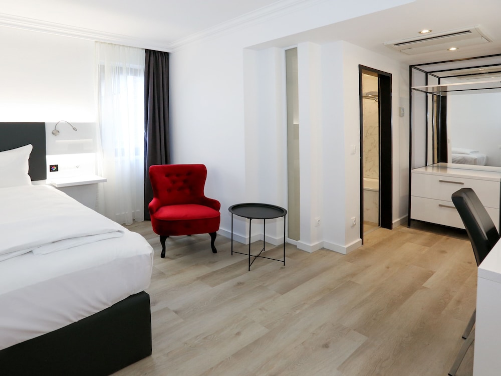 

Venezia - Dusseldorf - DORMERO Hotel Meerbusch