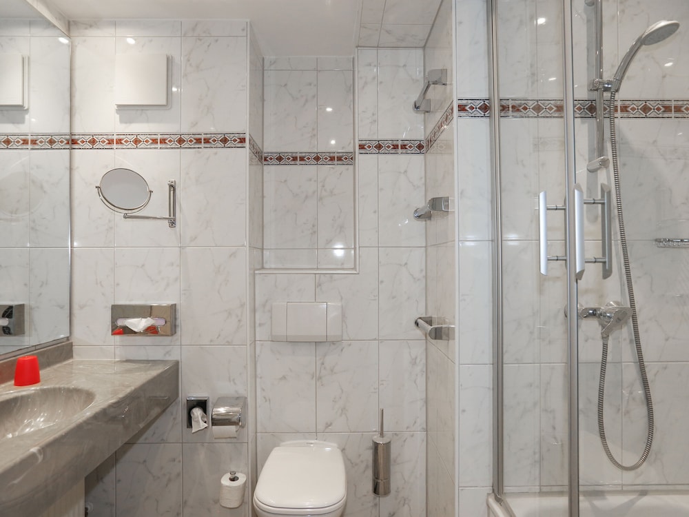 

Catania - Dusseldorf - DORMERO Hotel Meerbusch