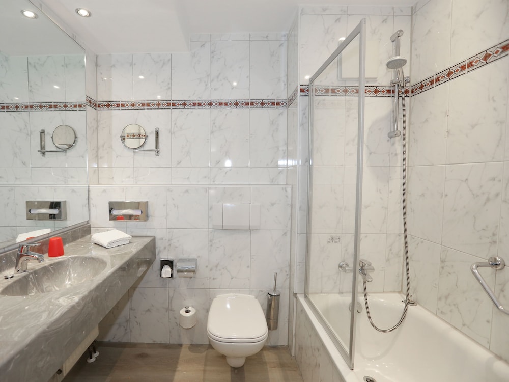 

Bari - Dusseldorf - DORMERO Hotel Meerbusch