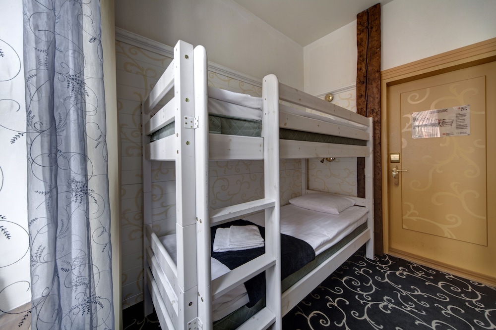 

Verona - Tallinn - Meriton Old Town Garden Hotel