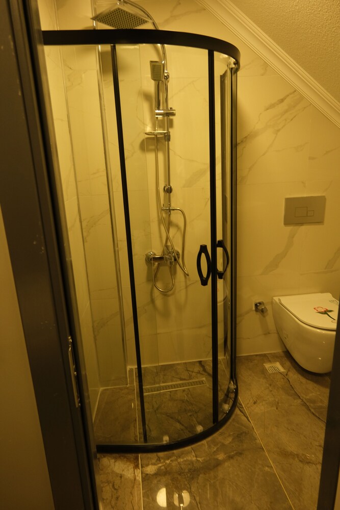

Cagliari - Istanbul - The Pearl Airport Hotel
