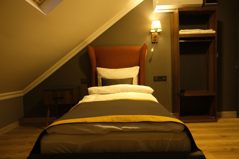 

Bari - Istanbul, New Airport - The Pearl Airport Hotel